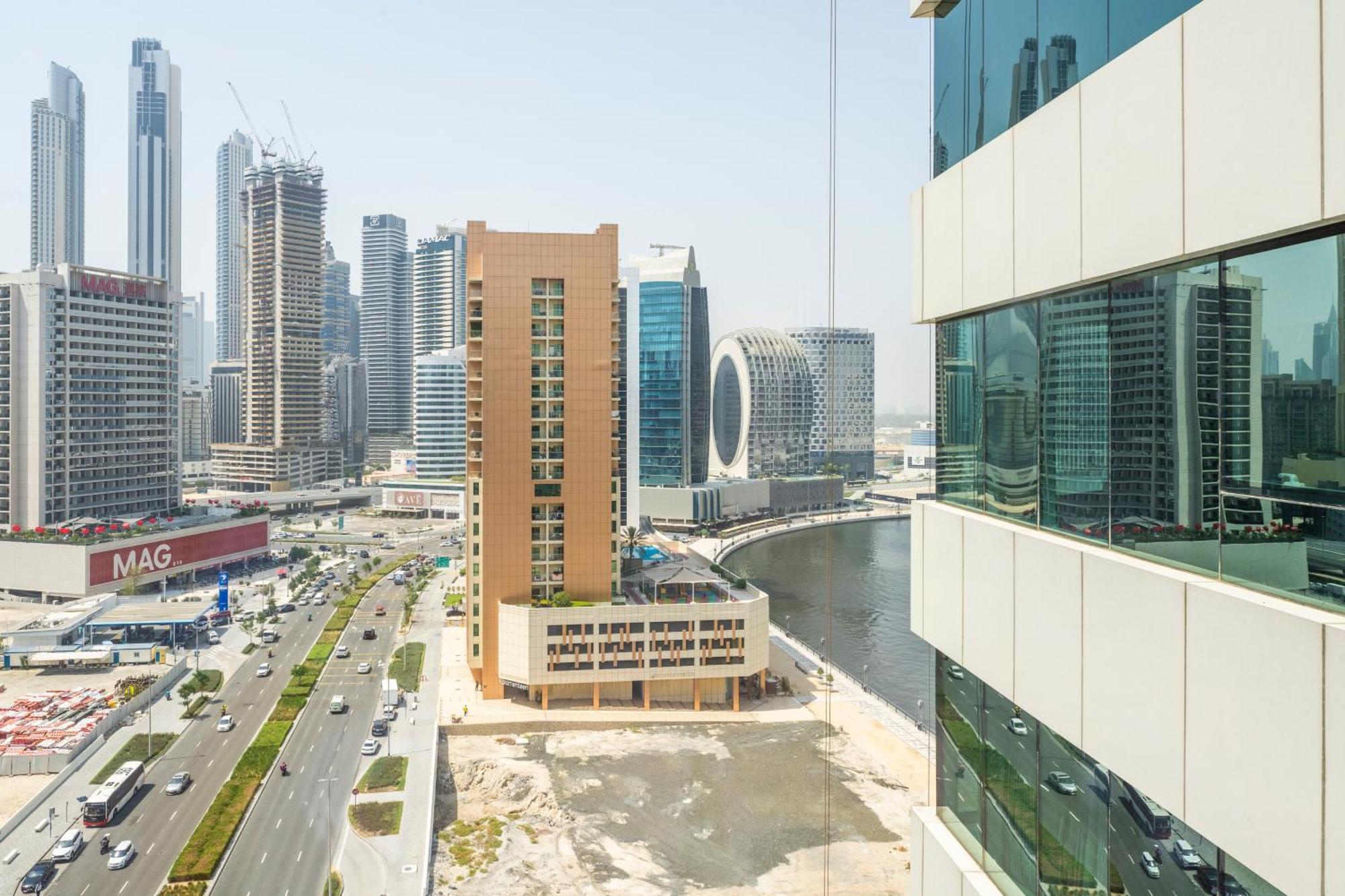 Damac Canal Views Residences Дубай Екстериор снимка
