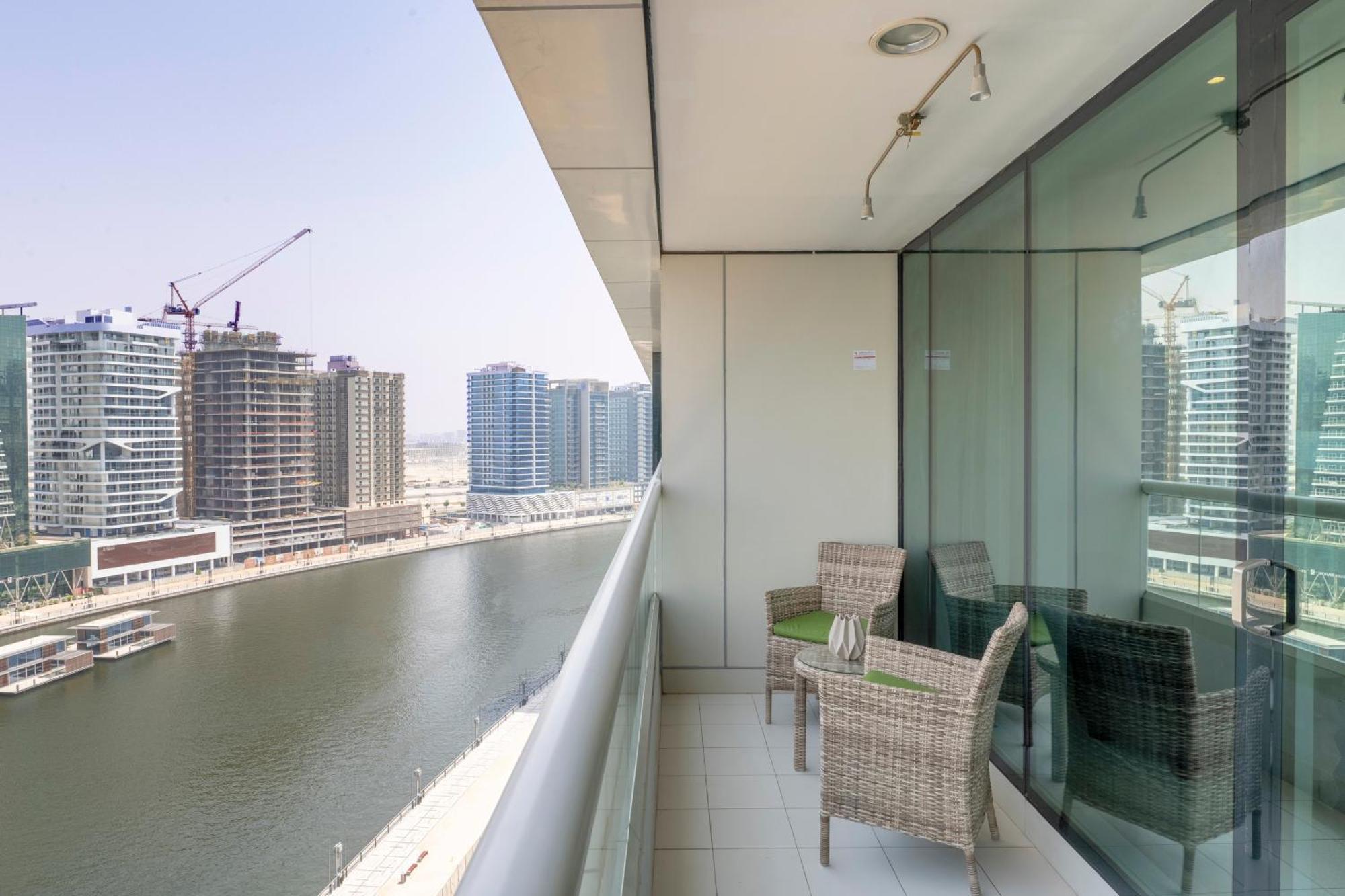 Damac Canal Views Residences Дубай Екстериор снимка