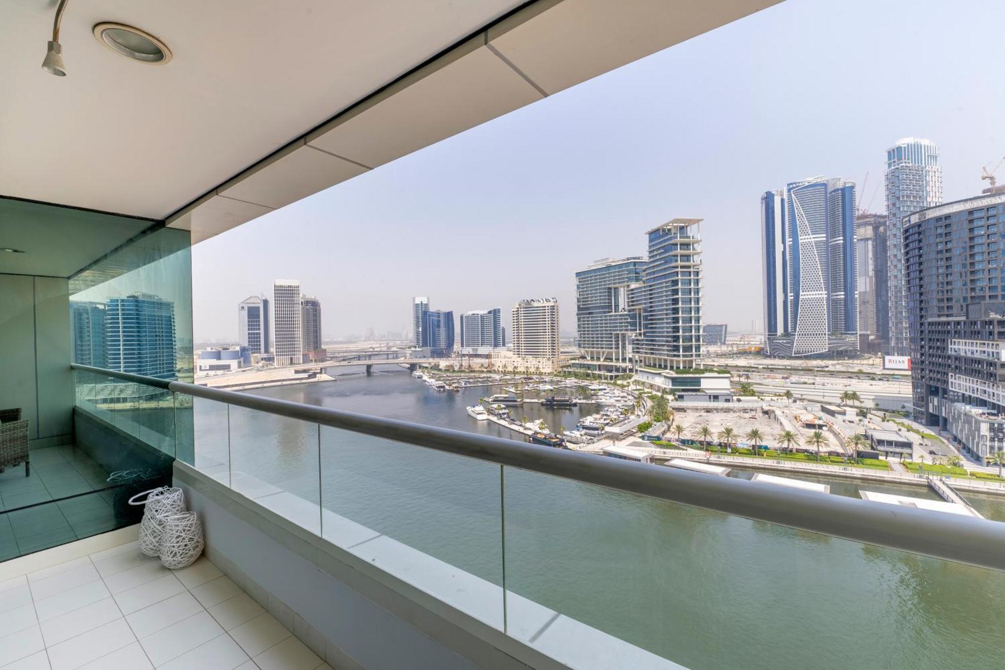 Damac Canal Views Residences Дубай Екстериор снимка