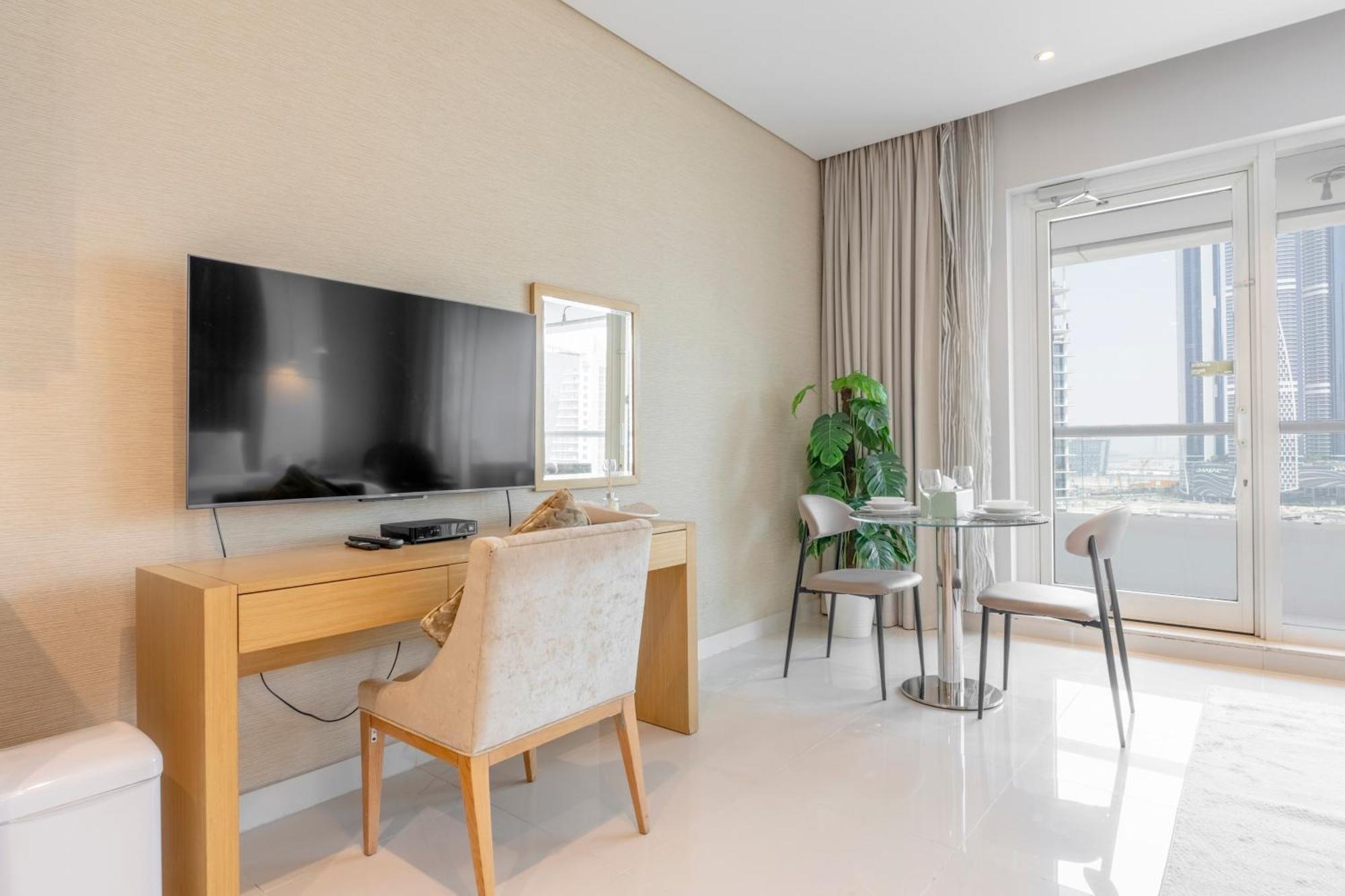 Damac Canal Views Residences Дубай Екстериор снимка