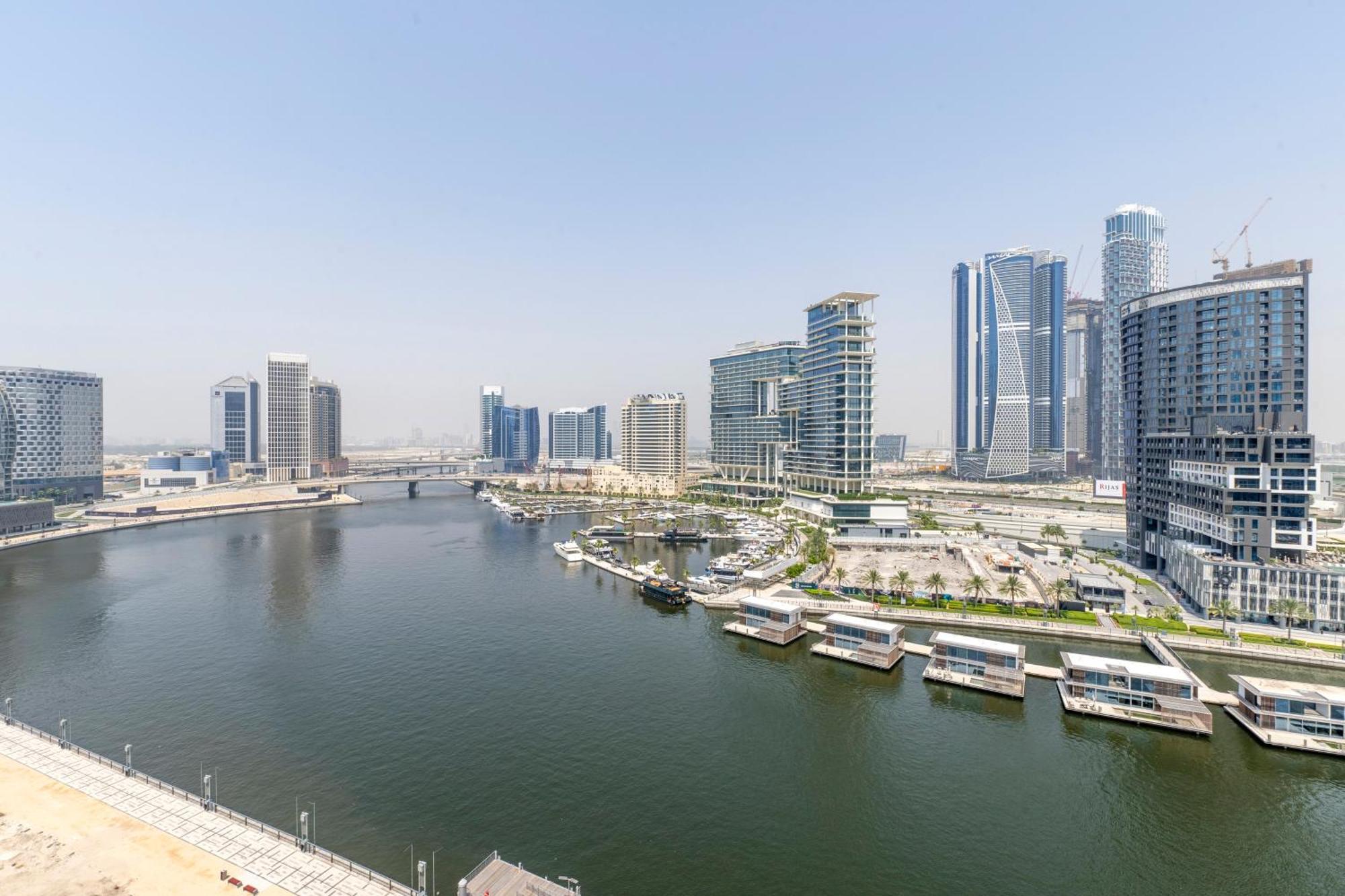 Damac Canal Views Residences Дубай Екстериор снимка