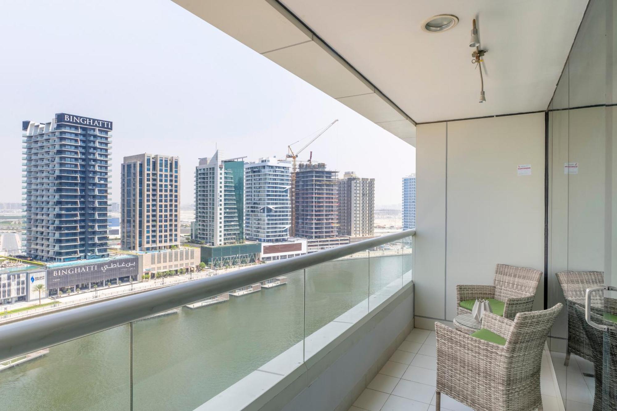 Damac Canal Views Residences Дубай Екстериор снимка