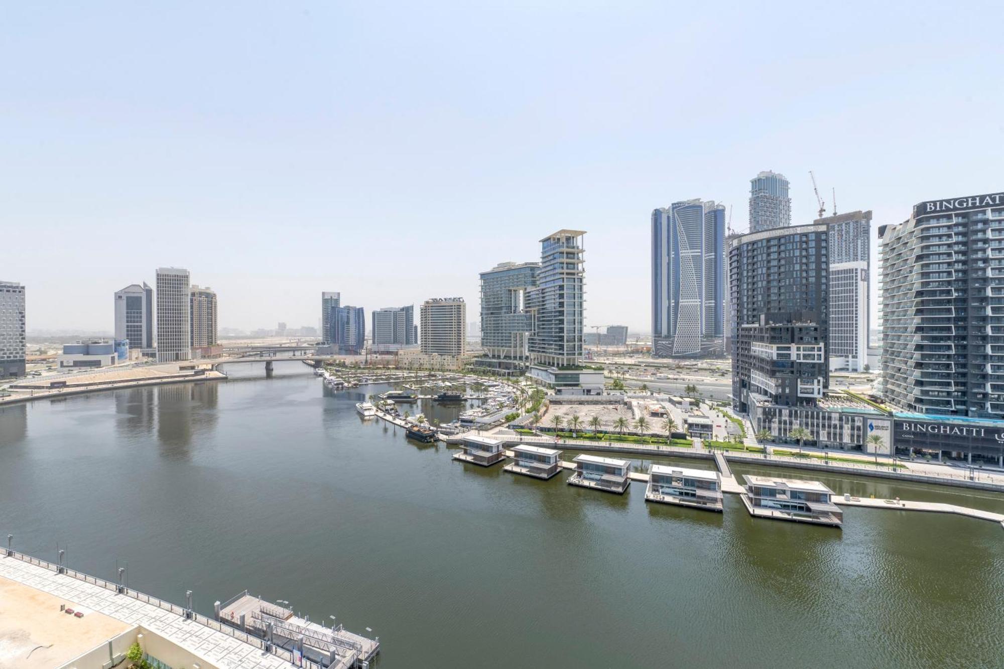 Damac Canal Views Residences Дубай Екстериор снимка