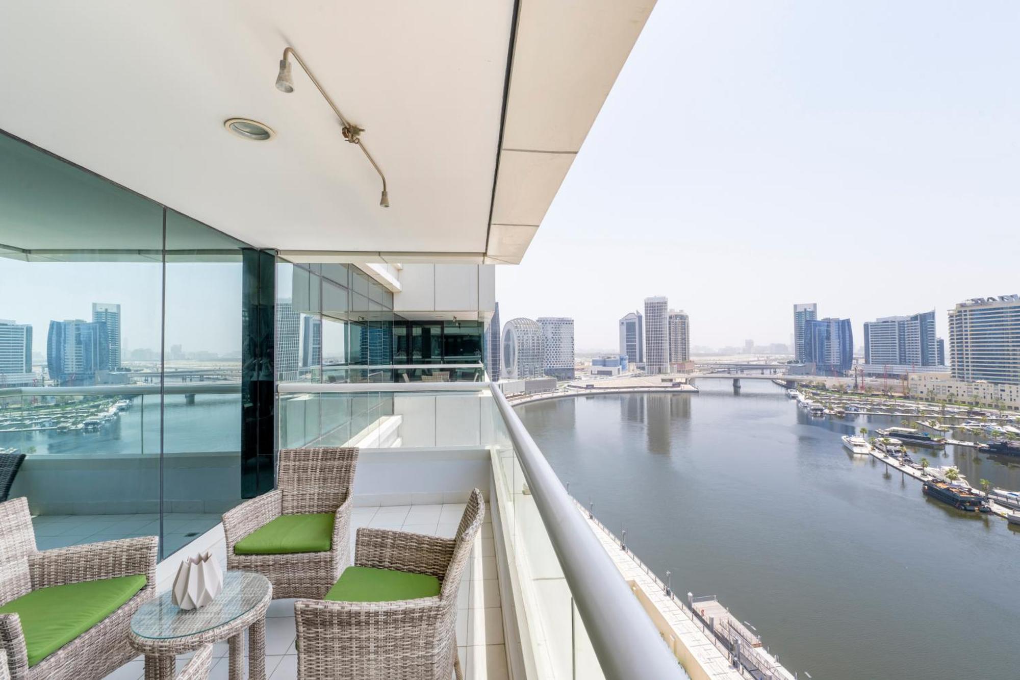 Damac Canal Views Residences Дубай Екстериор снимка