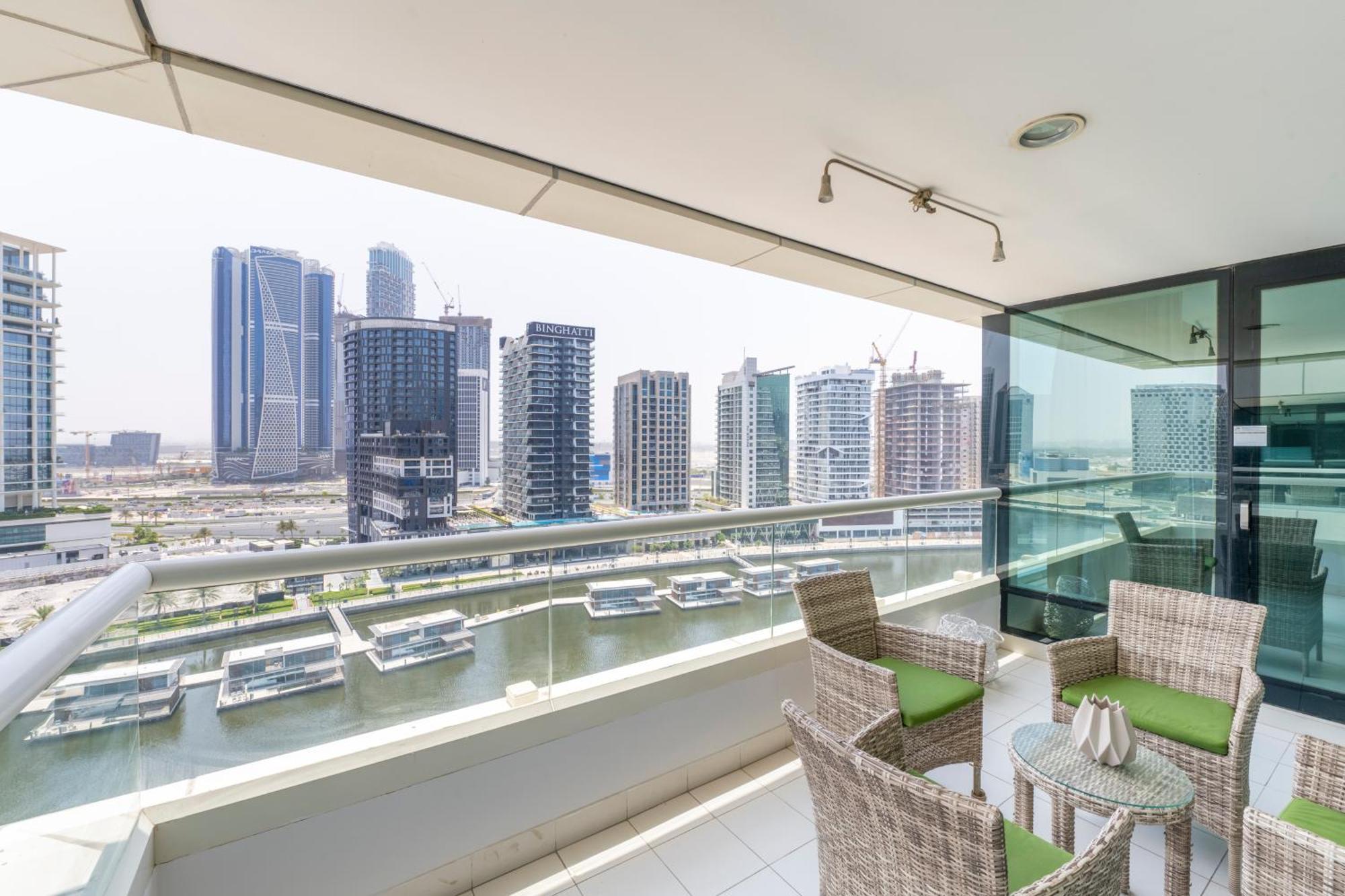 Damac Canal Views Residences Дубай Екстериор снимка