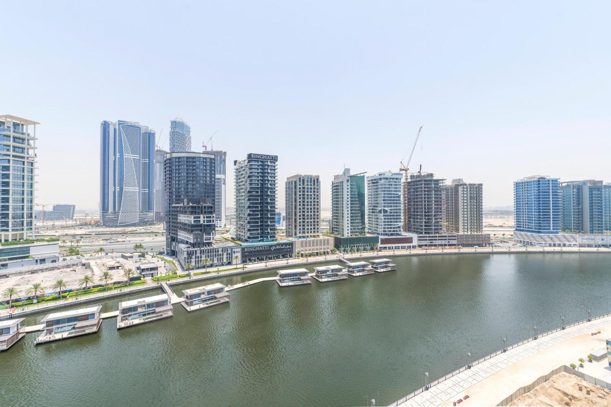 Damac Canal Views Residences Дубай Екстериор снимка