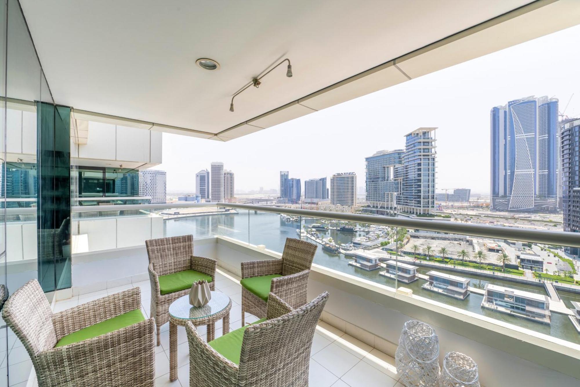 Damac Canal Views Residences Дубай Екстериор снимка