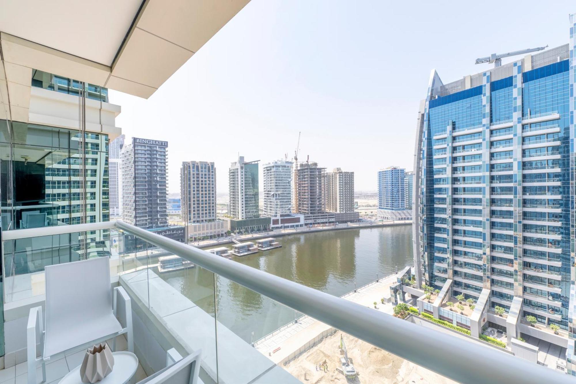 Damac Canal Views Residences Дубай Екстериор снимка
