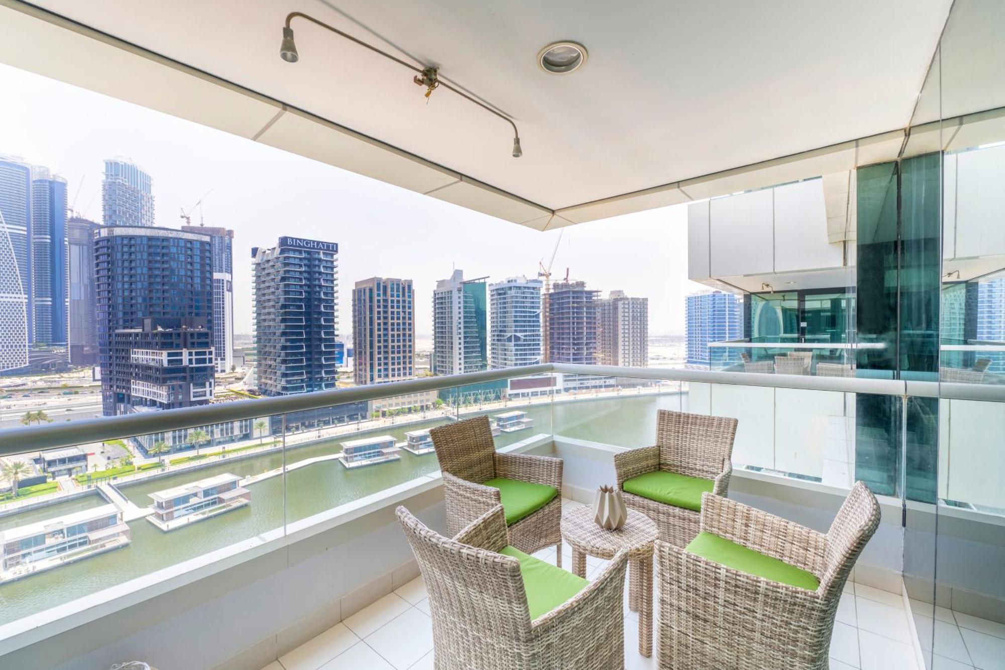 Damac Canal Views Residences Дубай Екстериор снимка