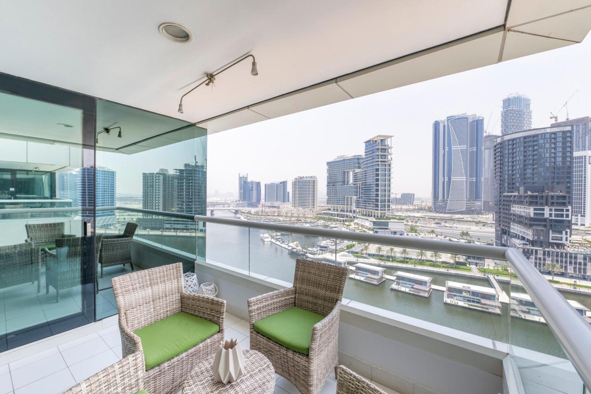 Damac Canal Views Residences Дубай Екстериор снимка